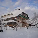Beautiful In A Black Forest House With Conservatory شقة