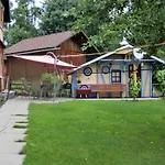 Beautiful In A Black Forest House With Conservatory شقة