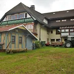 Beautiful In A Black Forest House With Conservatory شقة